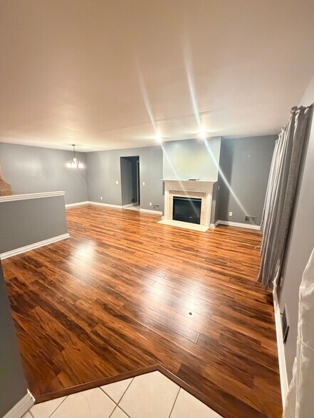 Building Photo - 5647 Hampshire Ln