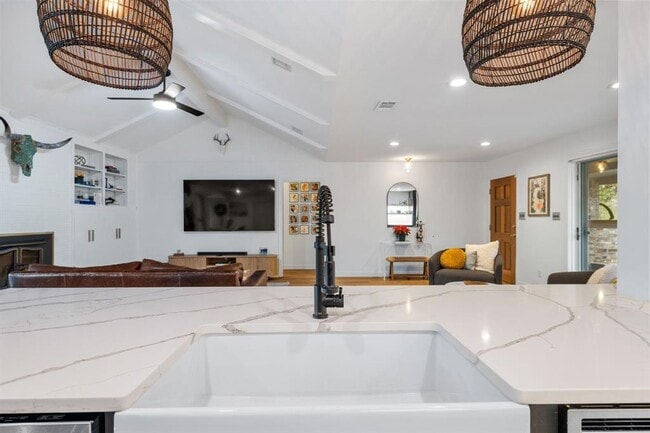 Building Photo - 2303 Inverrary Cir