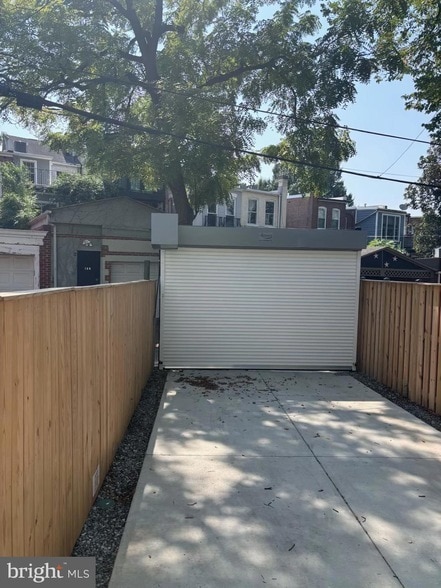 Building Photo - 145 D St SE