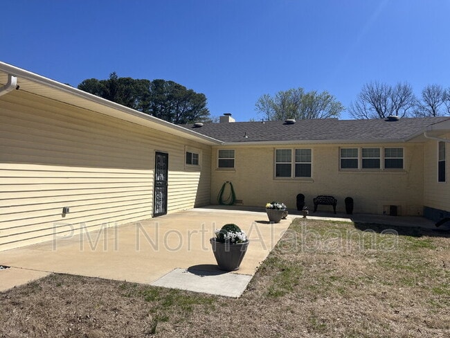 Building Photo - 1711 Lydia Dr NW