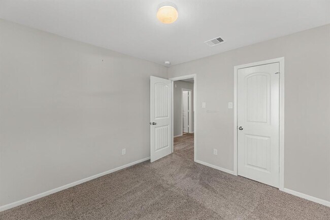 Building Photo - 29243 Jacobs River Dr