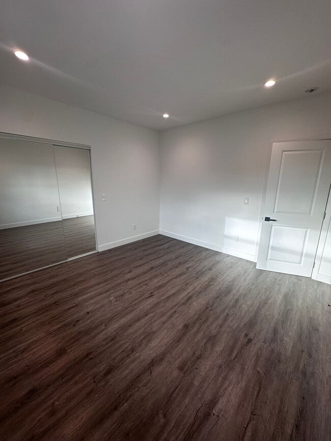 Building Photo - 611 Silver Strand Blvd