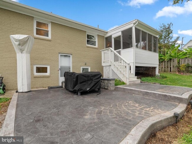 Building Photo - 6095 Wilson Blvd