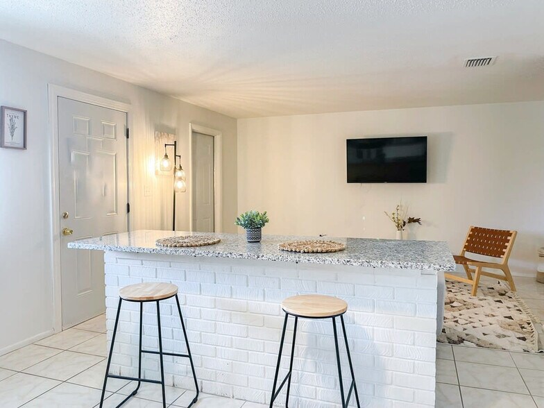 Building Photo - 505 Fillmore Ave