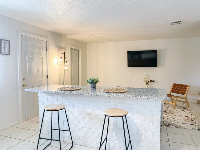 Building Photo - 505 Fillmore Ave