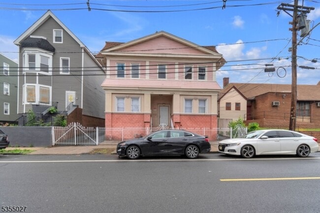 Building Photo - 669 S 17th St