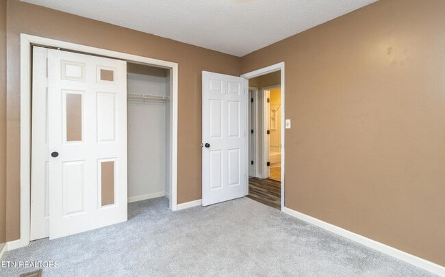 Building Photo - 1405 Wenlock Rd