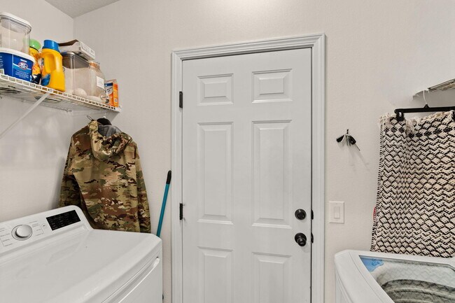 Building Photo - 124 Lillian Wy