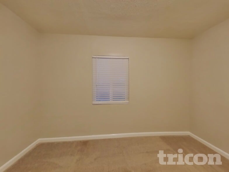 Building Photo - 421 S Abbie St