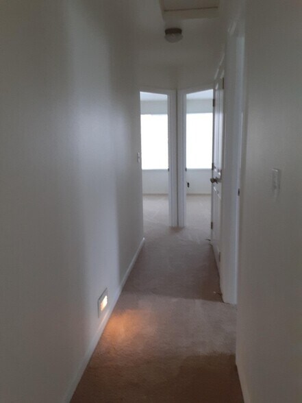 Building Photo - 2730 10th Ct SE