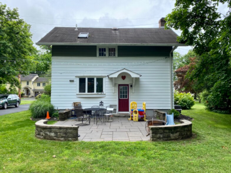 Building Photo - 253 Fisher Pl
