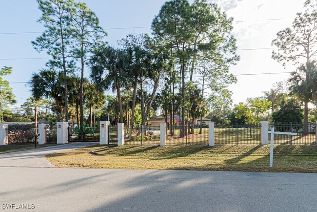 Building Photo - 590 6th St NE