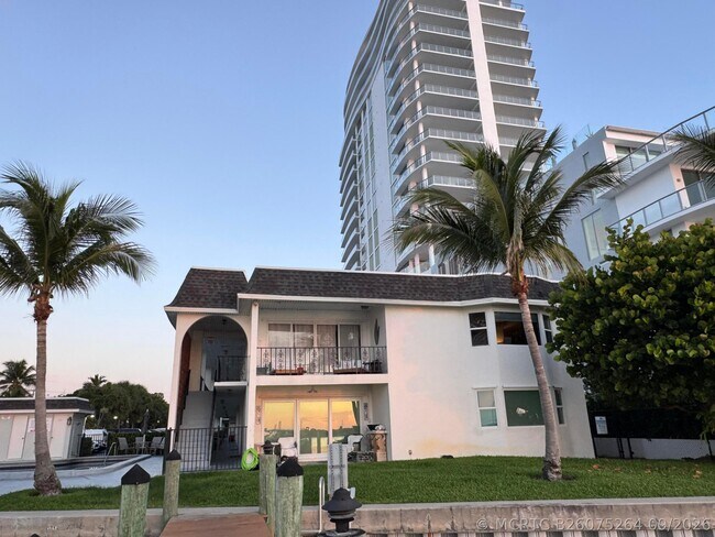 Building Photo - 4700 N Flagler Dr