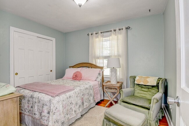 Building Photo - ONE LEVEL LIVING at it's FINEST in the SOU...