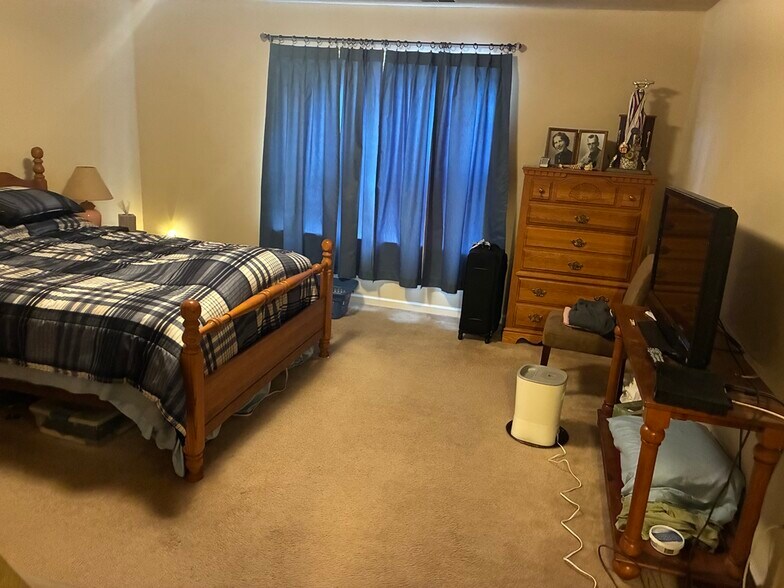 Building Photo - 112 Willow St