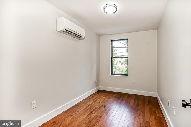 Building Photo - 182 E Huntingdon St