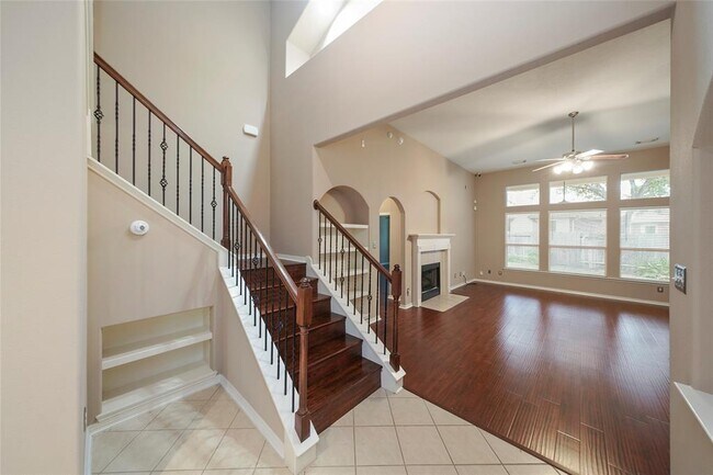 Building Photo - 8406 Oak Villa Ct