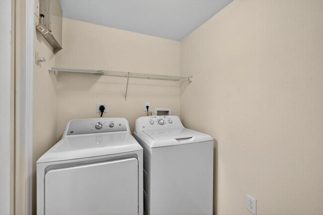 Building Photo - 6510 Emerald Dunes Dr