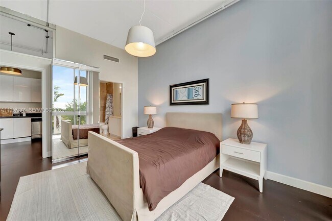 Building Photo - 2100 Van Buren St