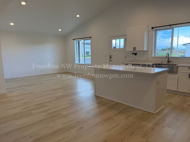 Building Photo - 1019 Peach Rd