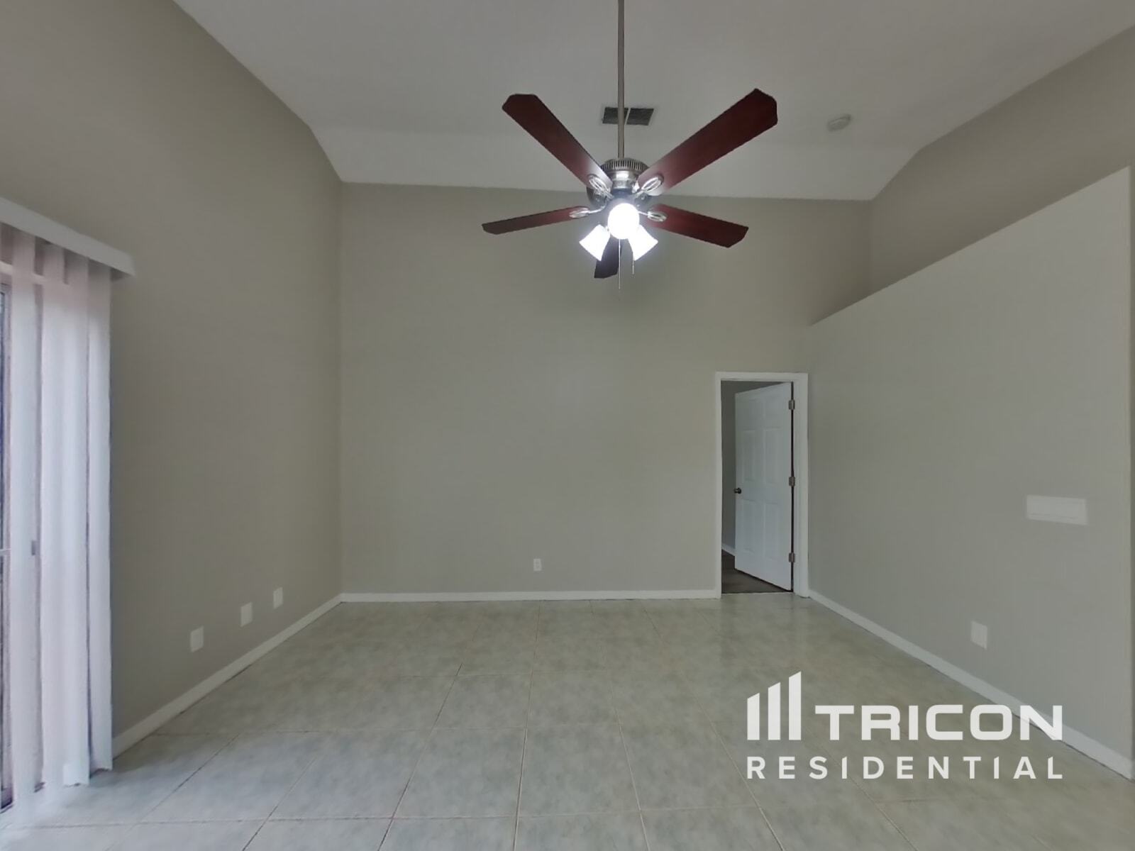Building Photo - 2355 Island Club Way