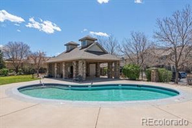 Building Photo - Bright and open three bedroom condo in exc...
