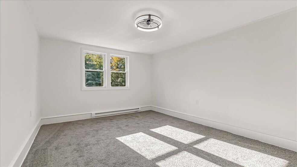 Building Photo - 960 Main St