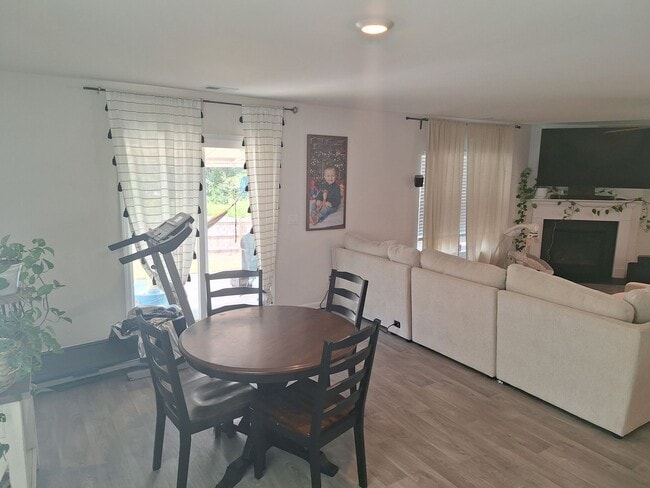 Building Photo - Delightful Four Bedroom Home Approximately...
