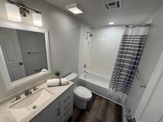 Building Photo - 738 E Roeser Rd