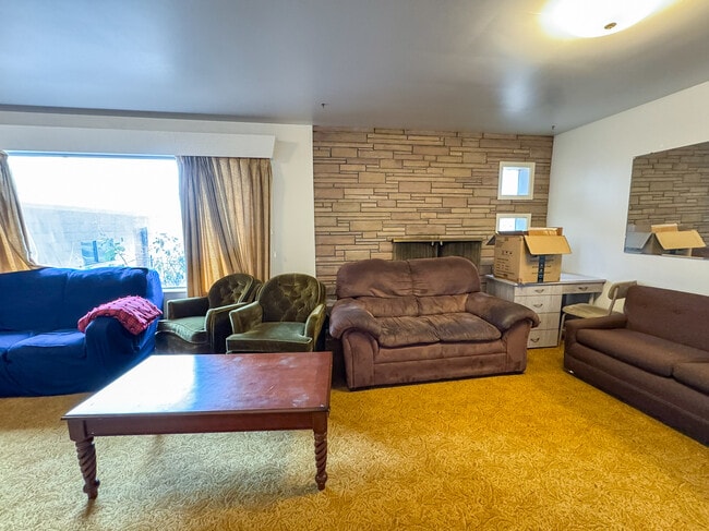 Building Photo - 845 E 820 N