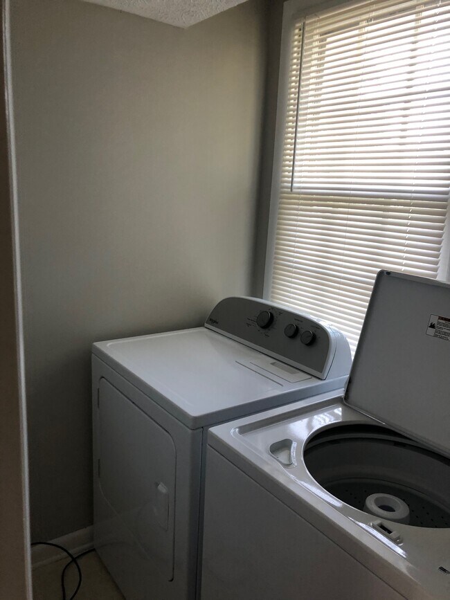 Building Photo - 258 Compton Rd