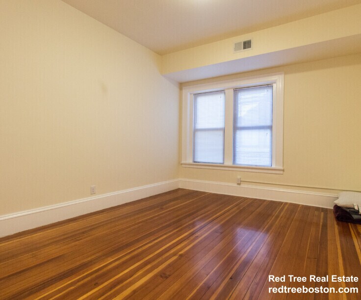 Building Photo - 1463 Beacon St