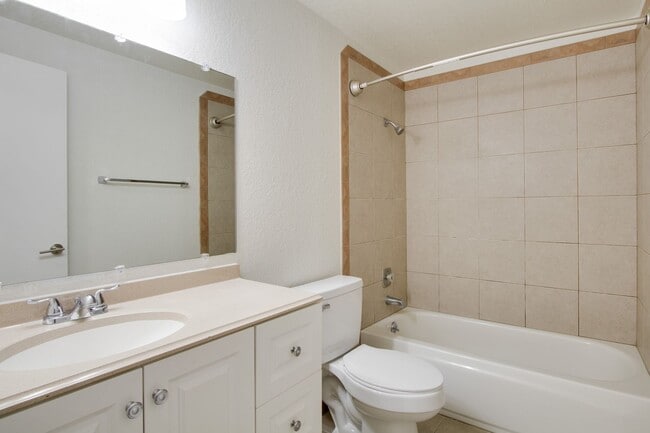 Building Photo - Crestline Triplex