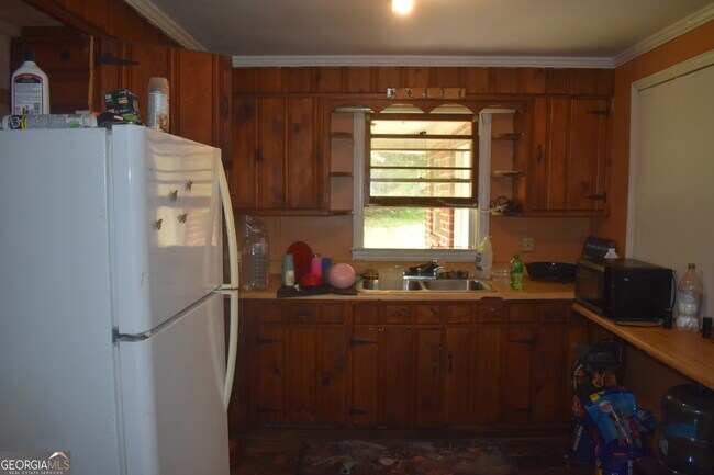 Building Photo - 1387 Dewey St