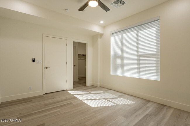 Building Photo - 250 S Roosevelt St