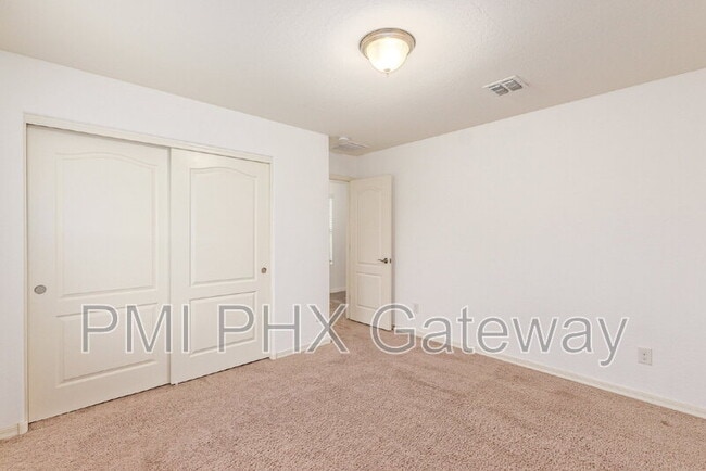 Building Photo - 735 E Constance Wy