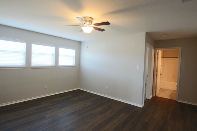 Building Photo - Stunning 3 bed 2 bath in Whitehouse ISD!