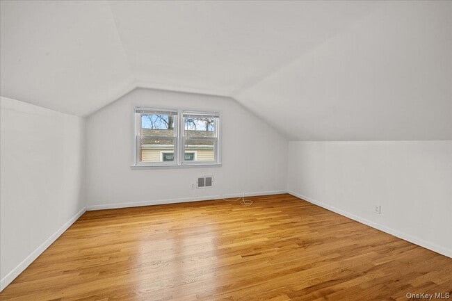 Building Photo - 73 Ewart St