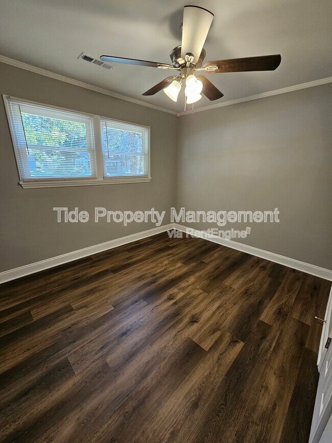 Building Photo - 5821 Robinhood Dr