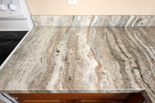 Building Photo - 10532 W Pomo St