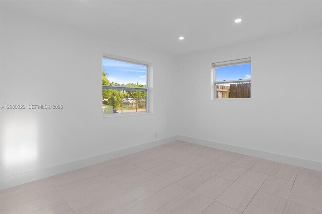 Building Photo - 1481 SW 49th Ave
