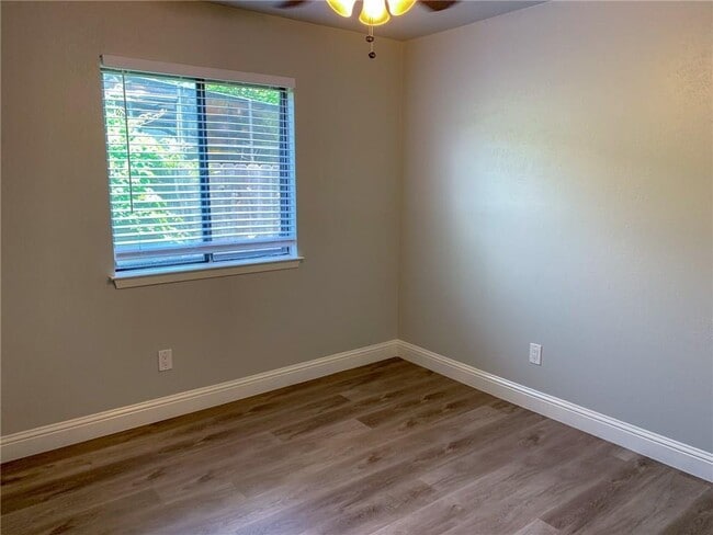Building Photo - 1604 Holstein Dr