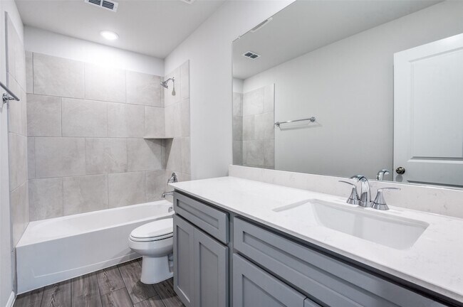 Building Photo - 737 Santa Lucia Dr