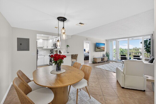 Building Photo - 336 Golfview Rd