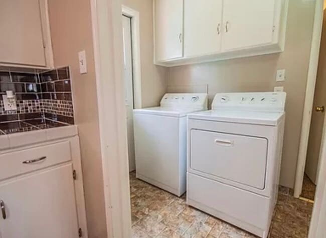 Building Photo - 2417 W College Ct