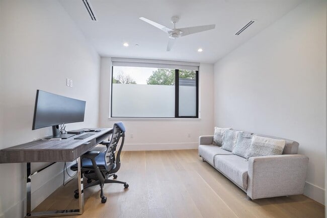 Building Photo - 2003 Melridge Pl