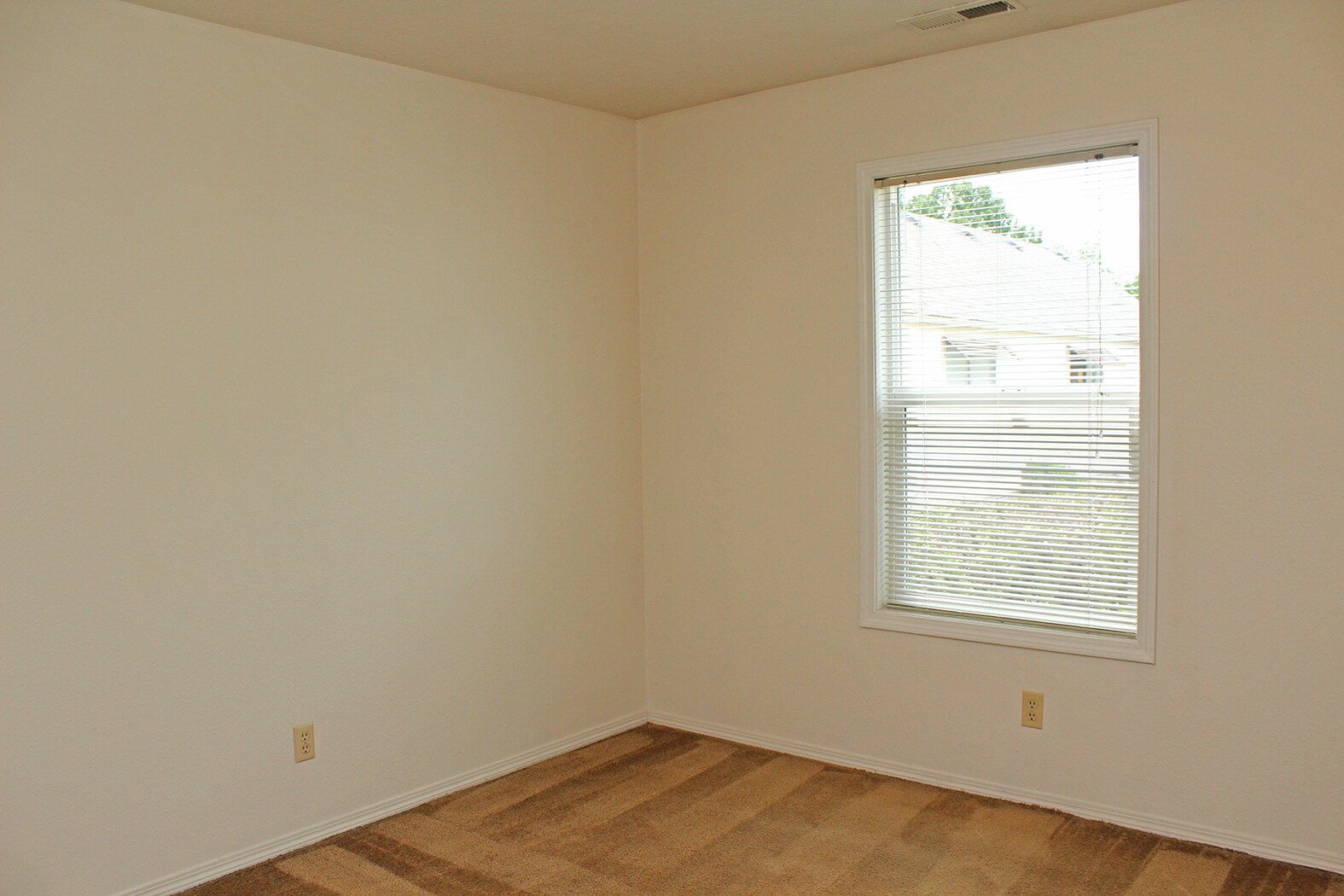 Building Photo - 3805-3805 SE Cesar Estrada Chavez Blvd