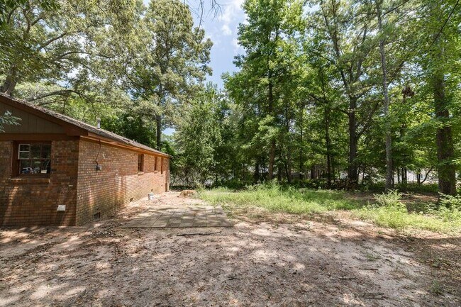 Building Photo - 170 Garnett Ridge Dr