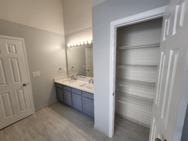 Building Photo - 317 Timber Meadow Lake