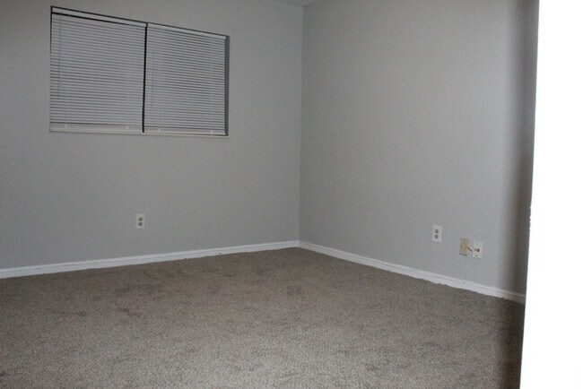 Building Photo - Totally renovated 2-bedroom, 2-full-bath townhome located in West Augusta